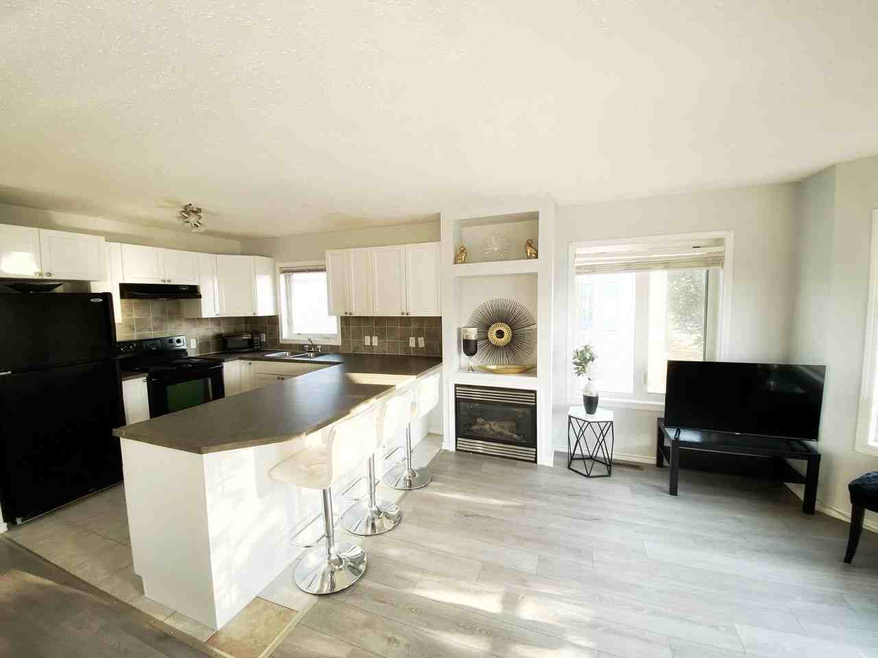 125 Strathaven Drive - Photo 3 of 17