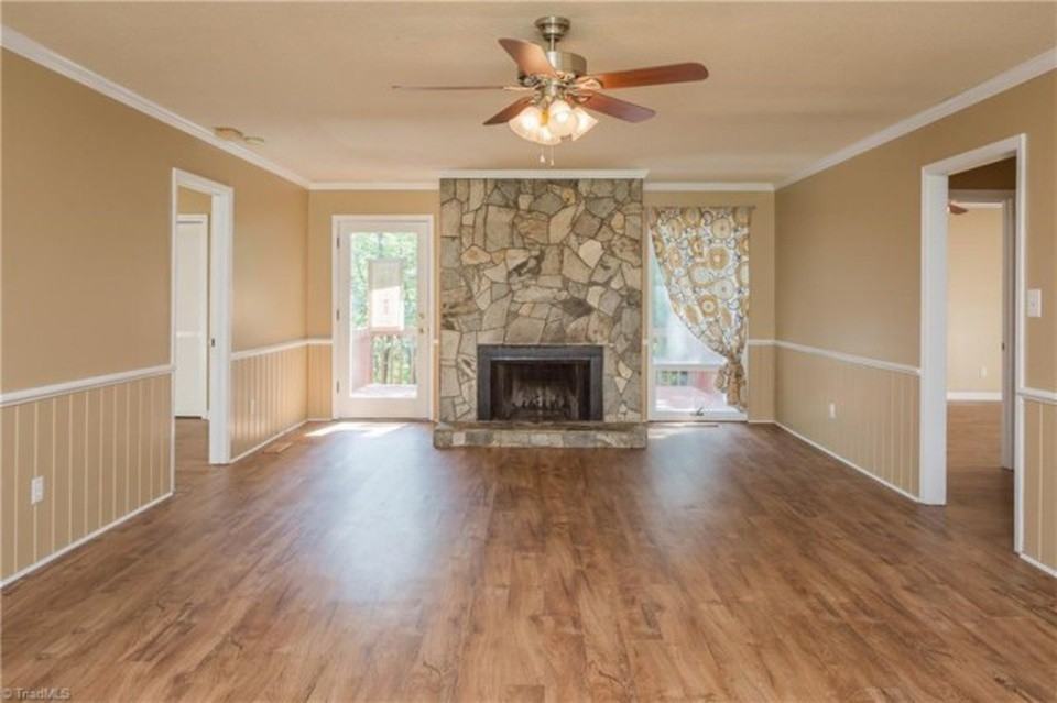 204 Brambleton Court - Photo 5 of 24