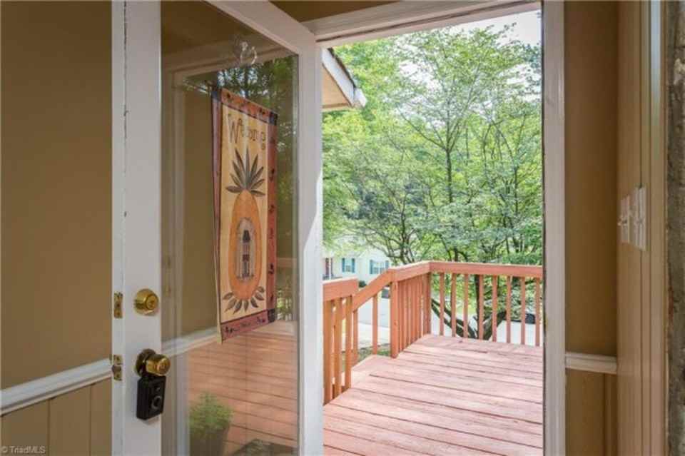 204 Brambleton Court - Photo 4 of 24