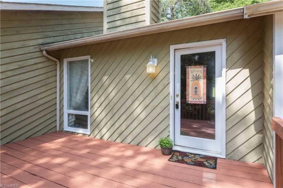 204 Brambleton Court - Photo 3 of 24