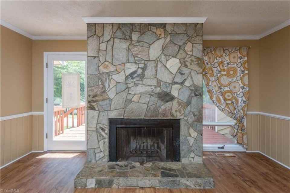 204 Brambleton Court - Photo 6 of 24