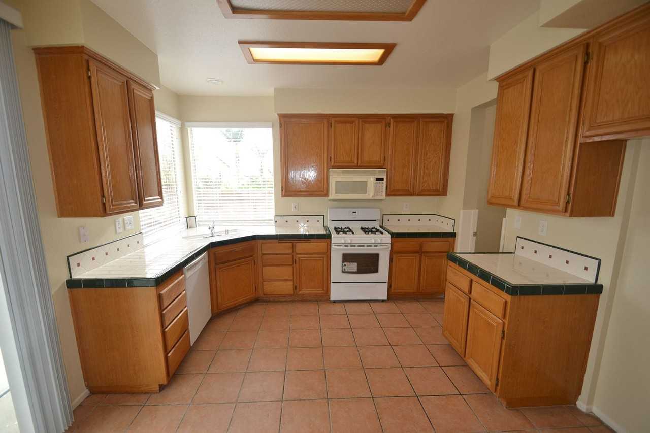 5549 Pheasant Dr - Photo 3 of 9