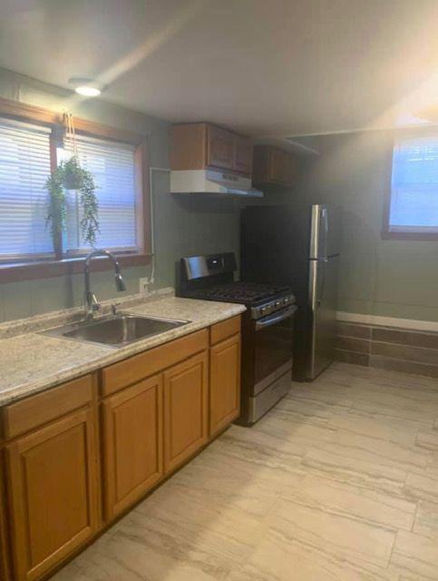 528 W Main St - Photo 2 of 4