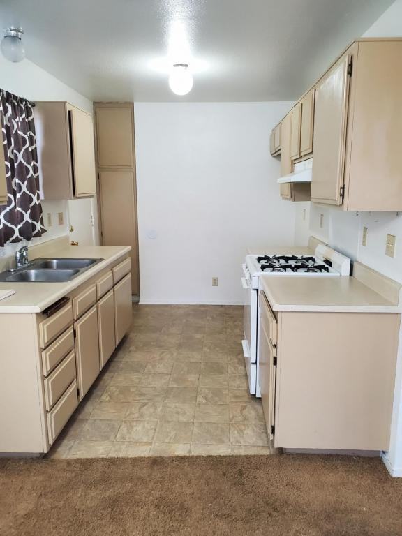 6816 Hemp Ct - Photo 3 of 21