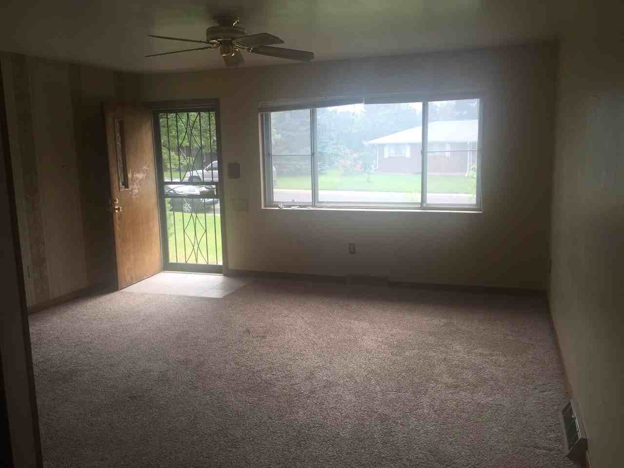 448 Tucson St - Photo 3 of 24