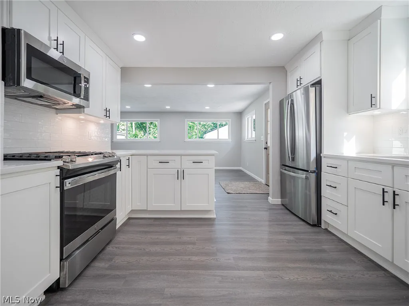335 Inwood Blvd - Photo 3 of 25