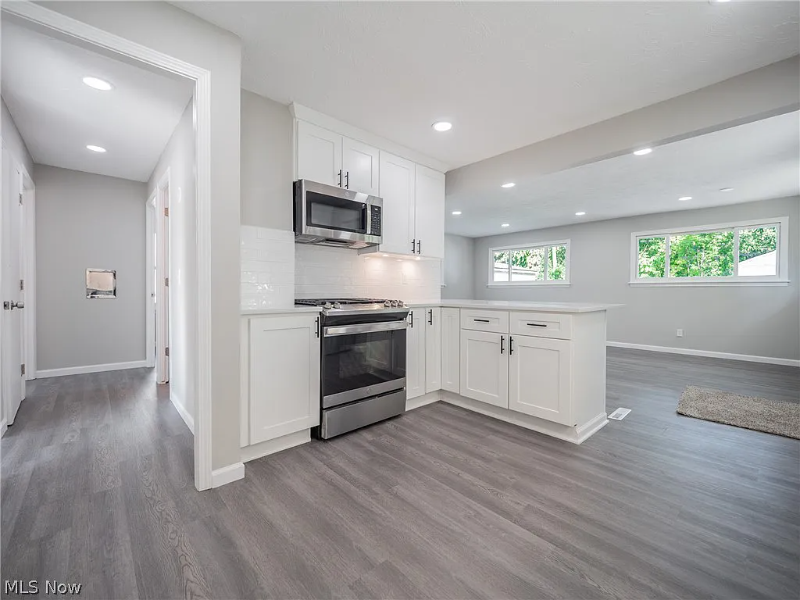 335 Inwood Blvd - Photo 2 of 25