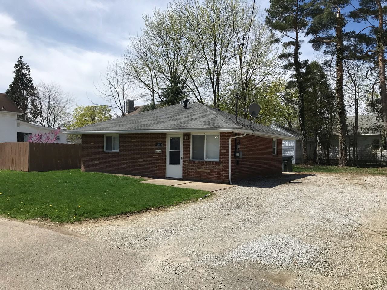 2550 9th Ct #1 - Photo 2 of 16