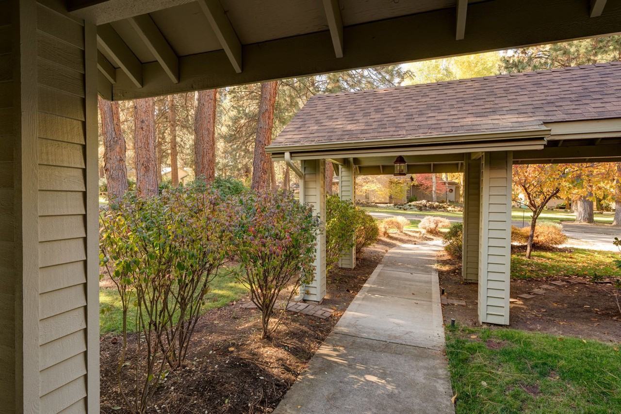 60662 Teton Ct - Photo 3 of 31