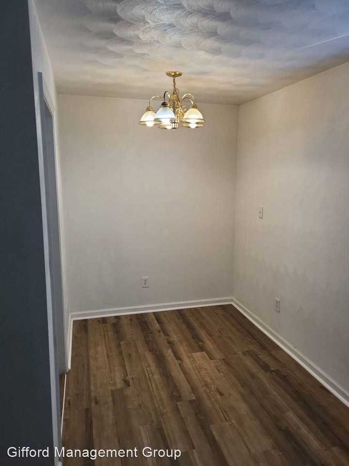 504 Ashlawn Drive - Photo 3 of 10