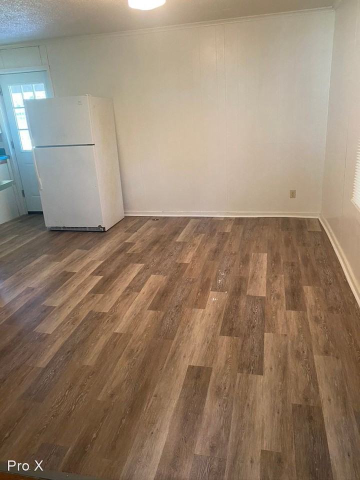 210 W Forest St - Photo 3 of 11