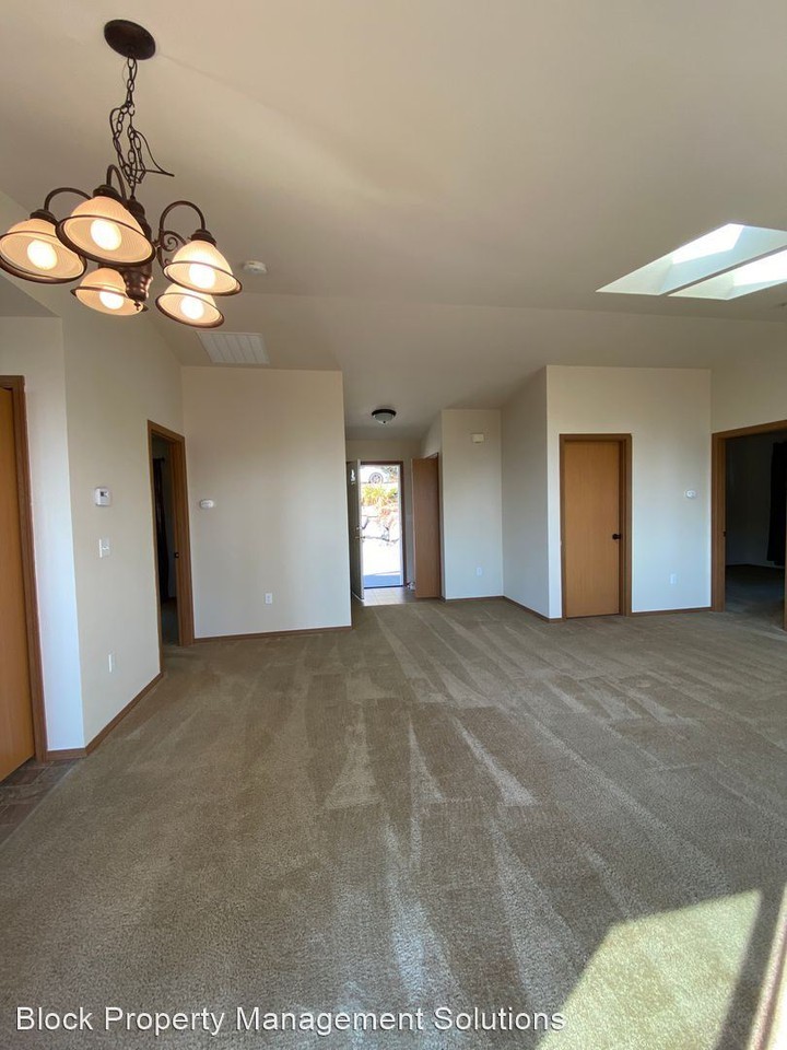 667 Vesper Way - Photo 3 of 13