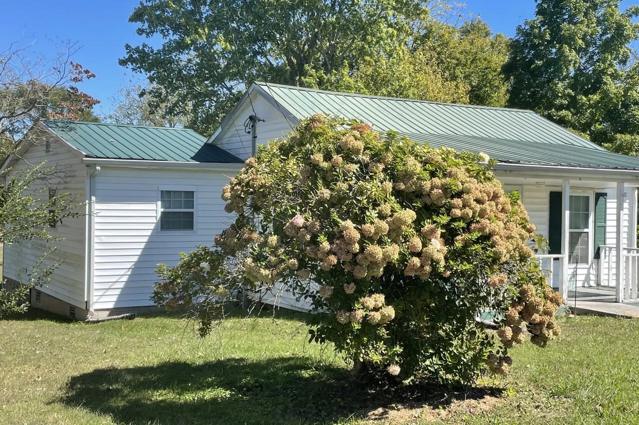 134 Stroud Dr - Photo 2 of 4