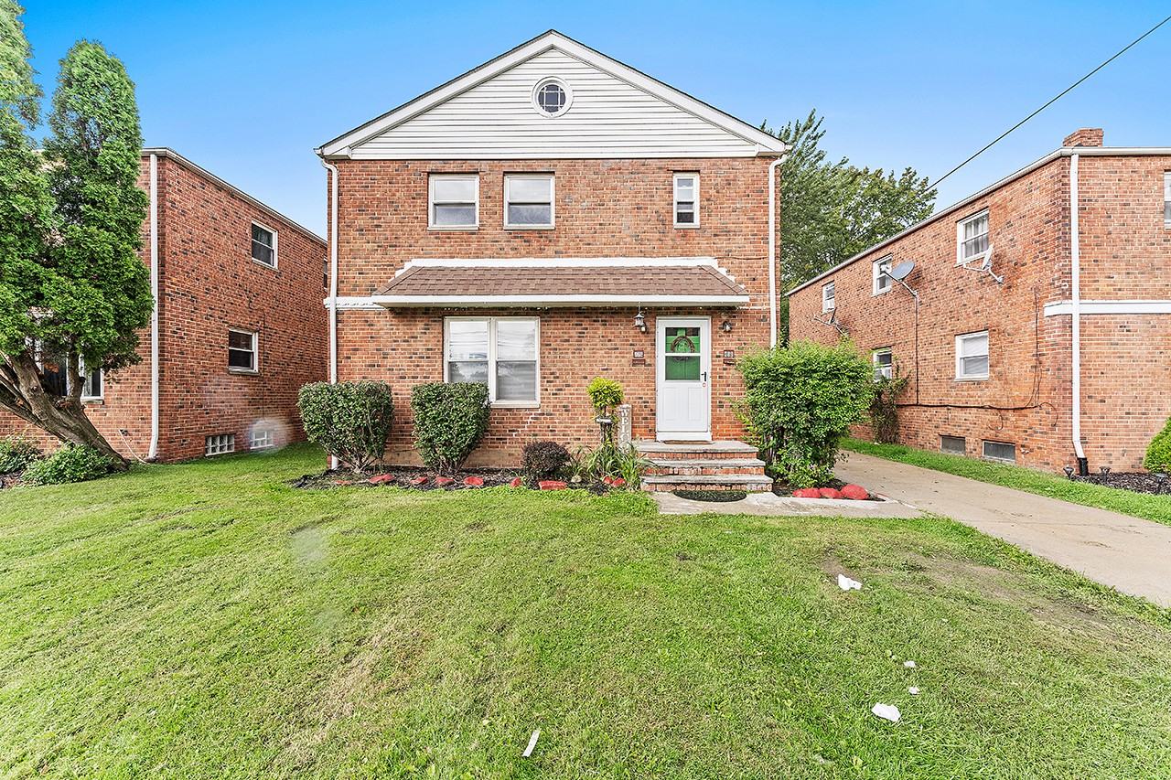 478 E 222nd St - Photo 2 of 19