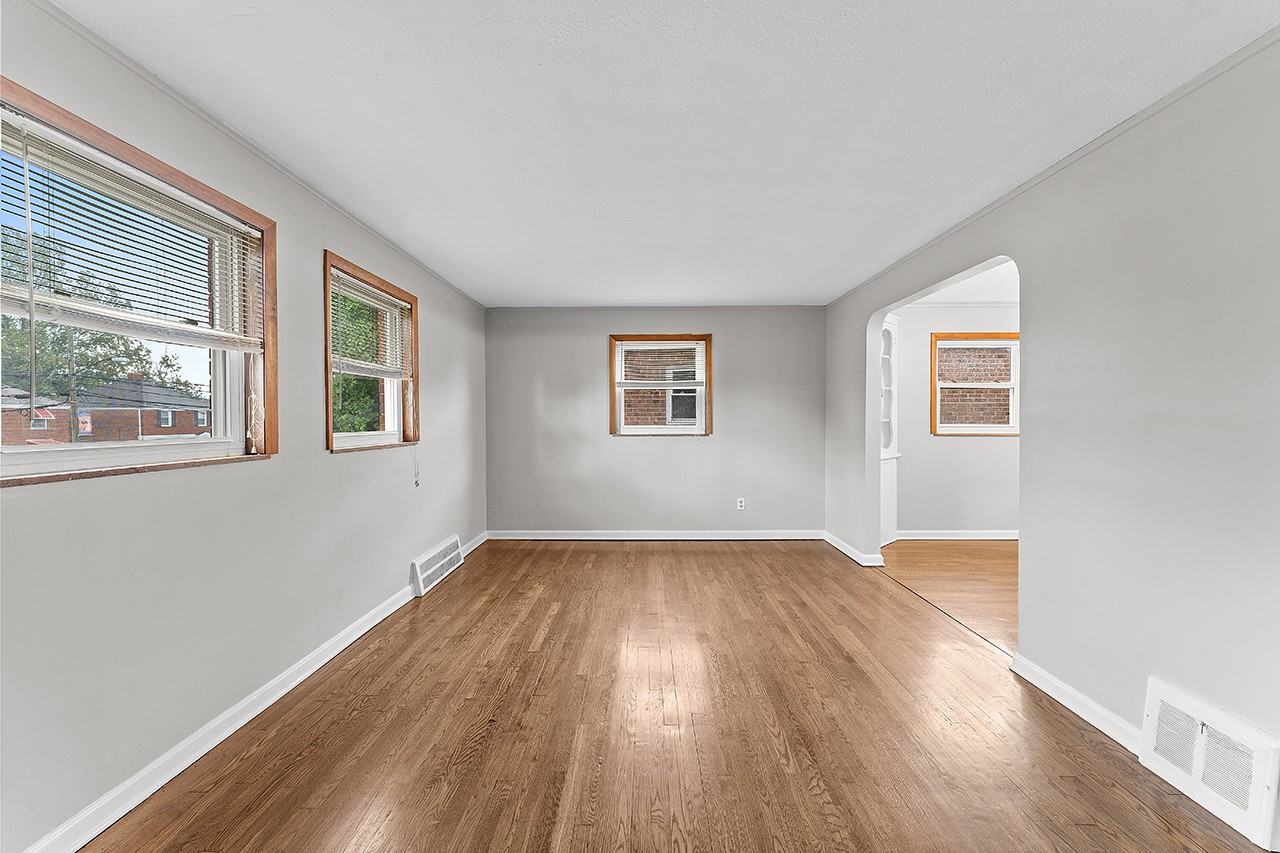 478 E 222nd St - Photo 3 of 19