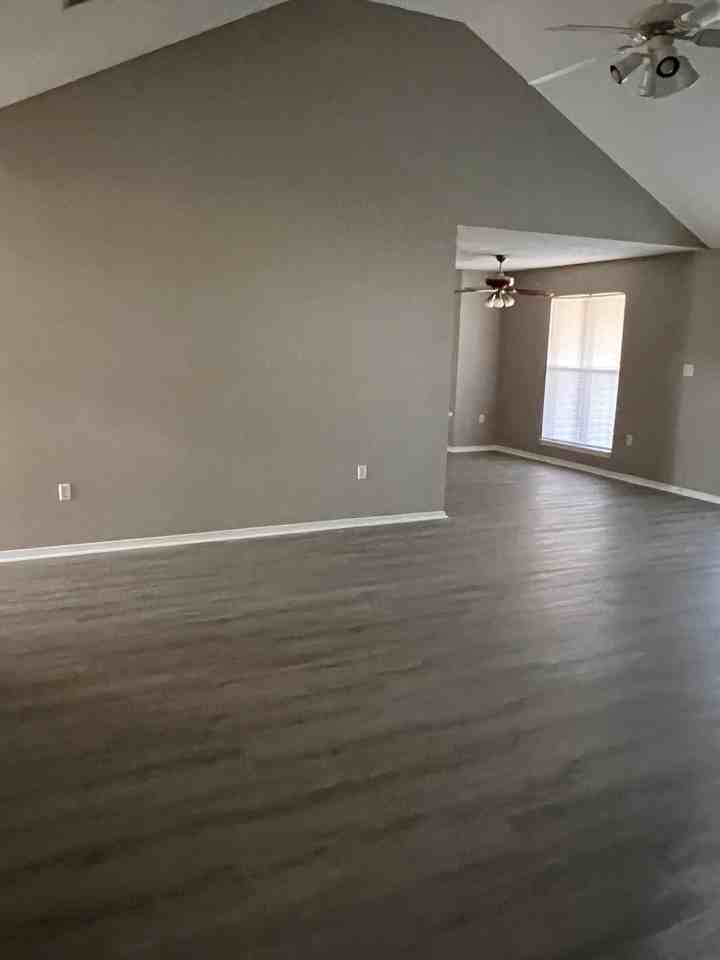 654 Brunson St - Photo 3 of 42