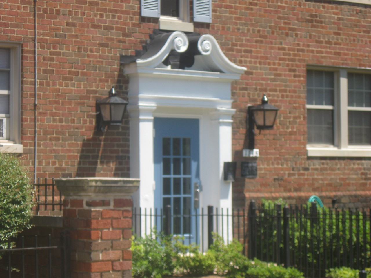 1827 P St Se - Photo 2 of 5