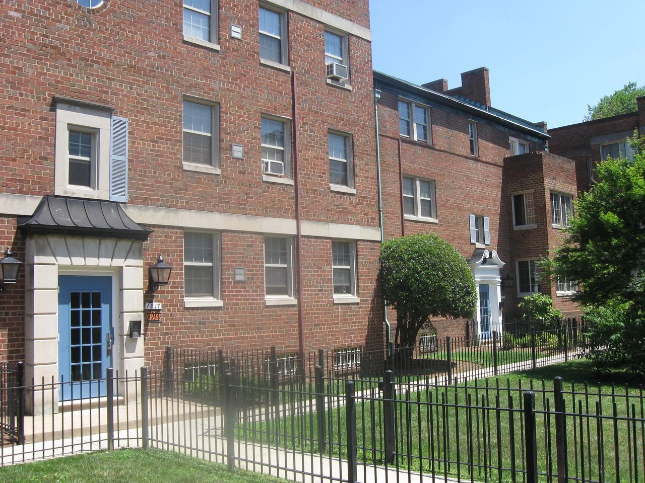 1827 P St Se - Photo 4 of 5