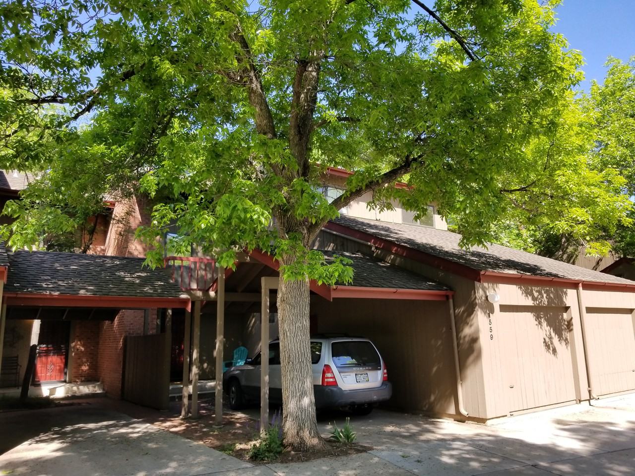 1559 48th St - Photo 3 of 7