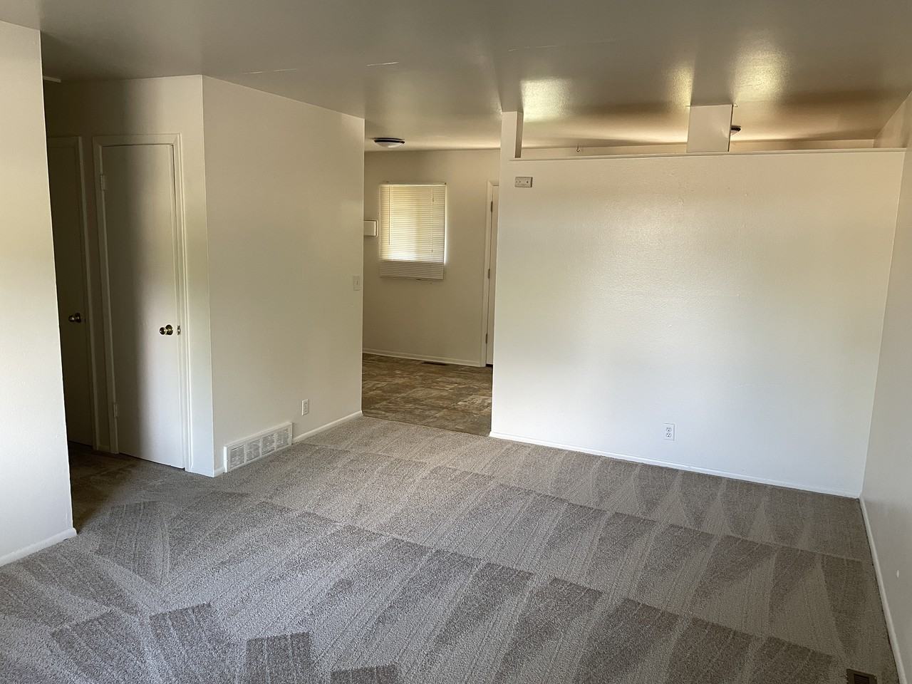 860 34th St - Photo 4 of 25