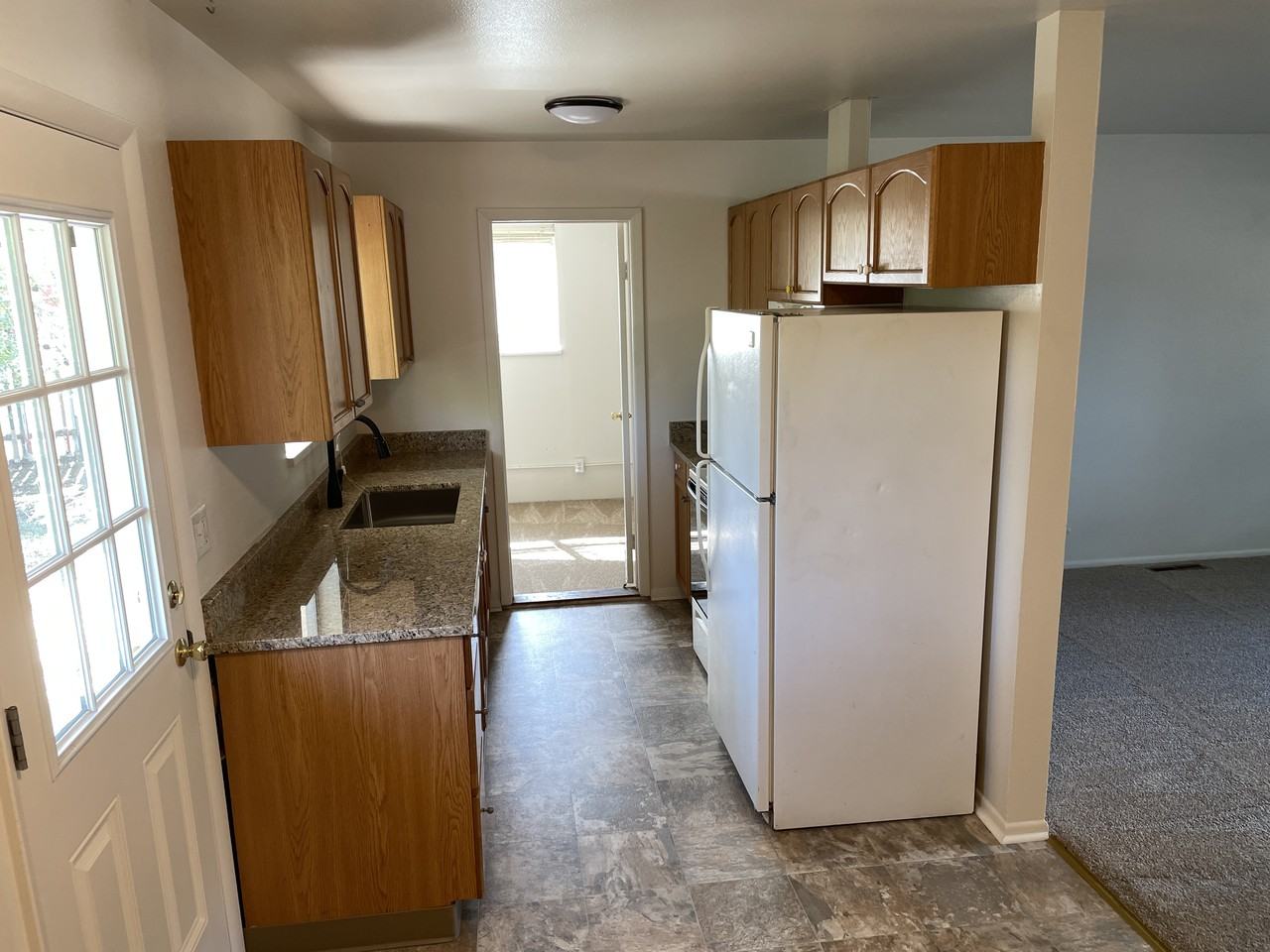 860 34th St - Photo 5 of 25