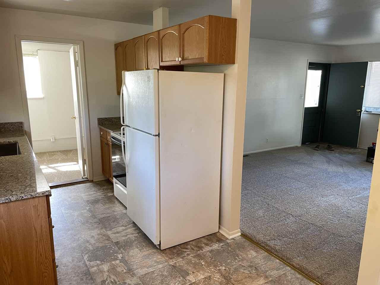 860 34th St - Photo 6 of 25