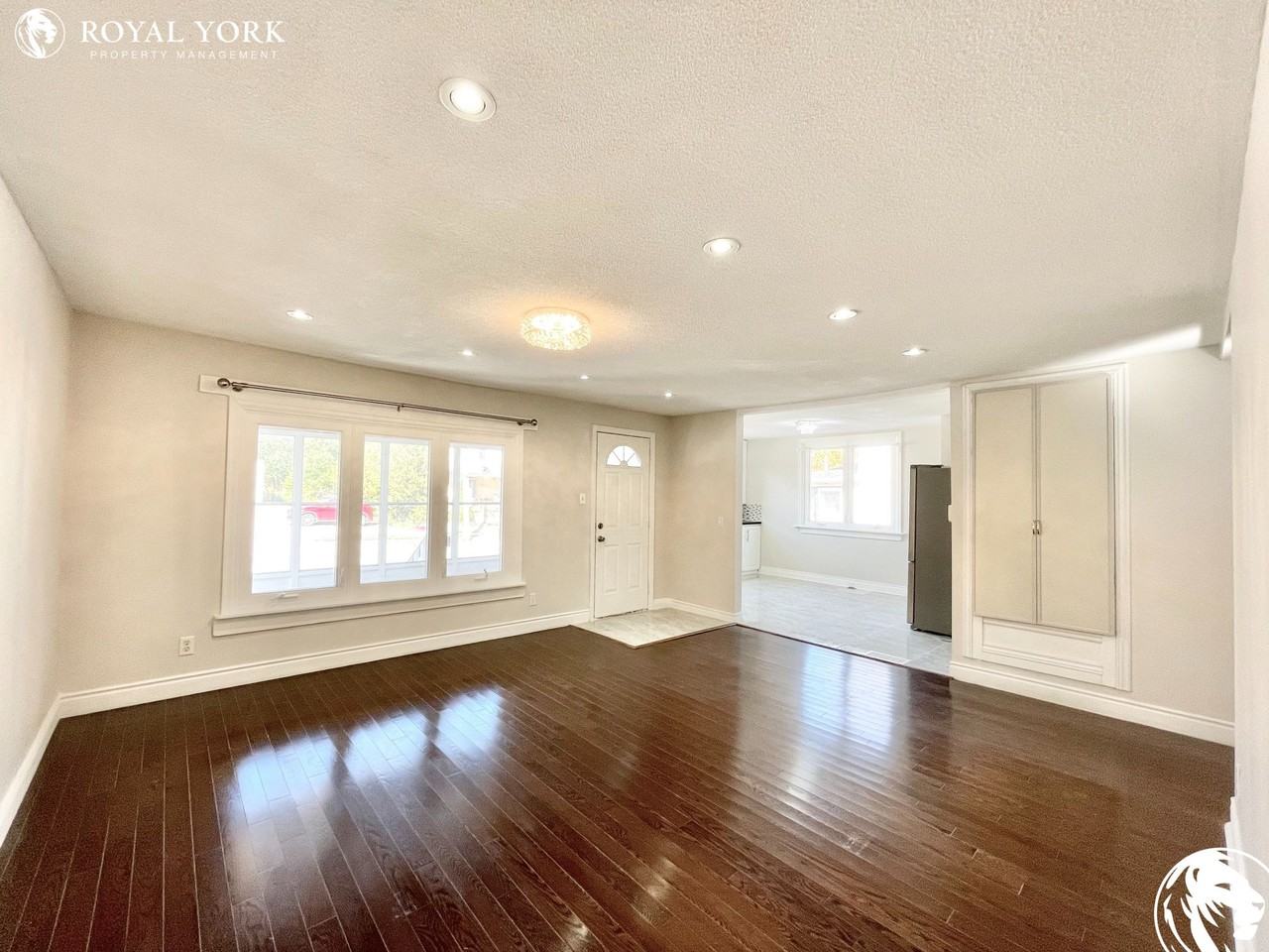 366 Eagle St - Photo 2 of 31