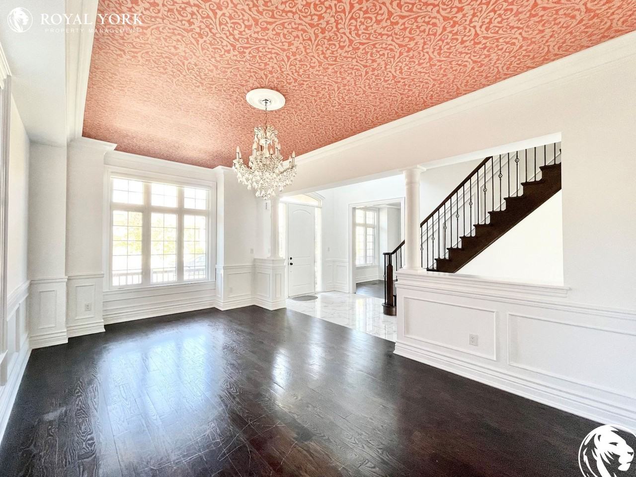 92 Glengordon Cres #1 - Photo 2 of 50