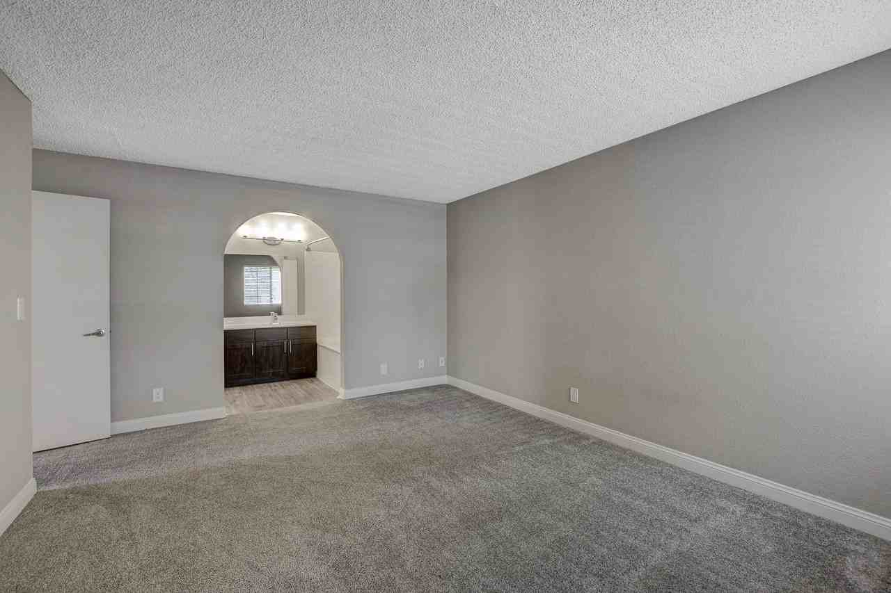 Diamondhead - Photo 4 of 9