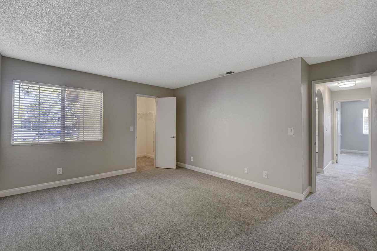 Diamondhead - Photo 5 of 9