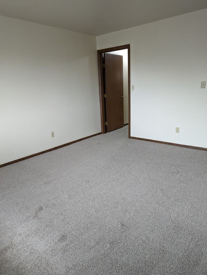 4217 N 104th St - Photo 3 of 10