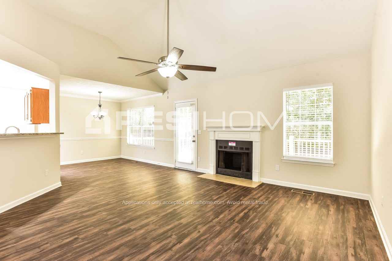 2553 Edinburgh St - Photo 3 of 23