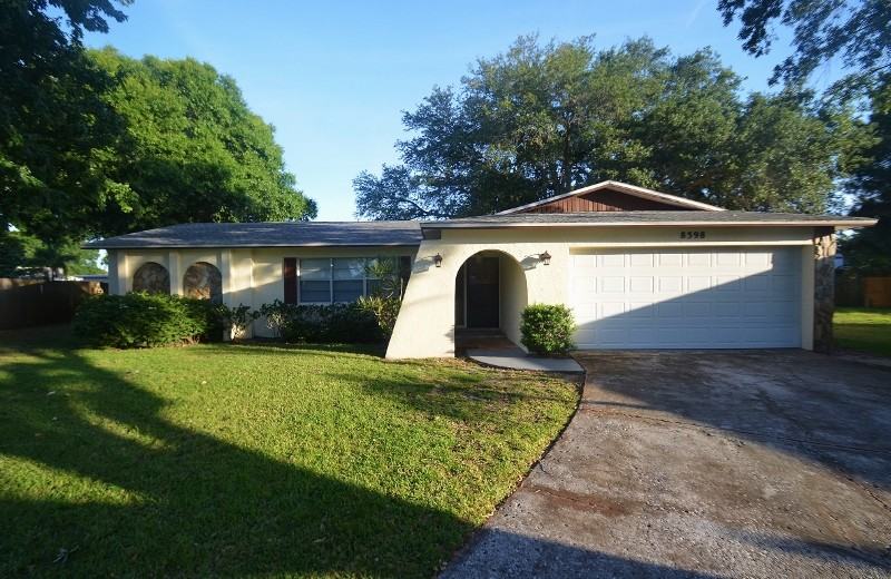 8398 Queen St - Photo 2 of 12