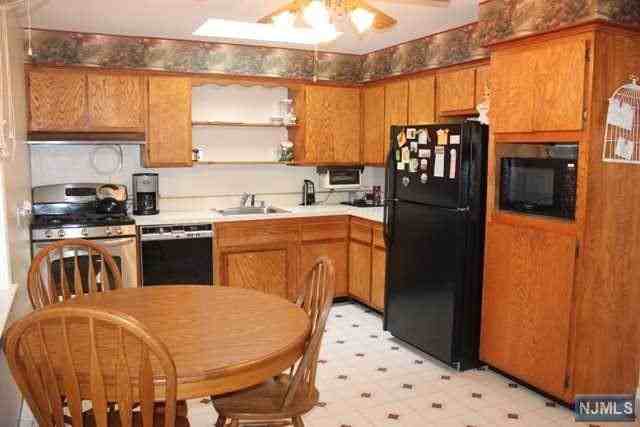 11 Melody Ln - Photo 2 of 21