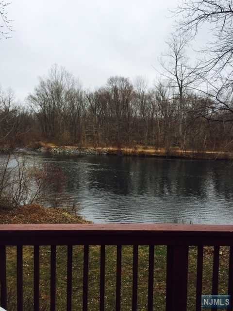 42 Island Terrace - Photo 3 of 12