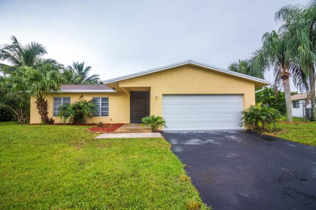 7204 Nw 80th Pl - Photo 2 of 15