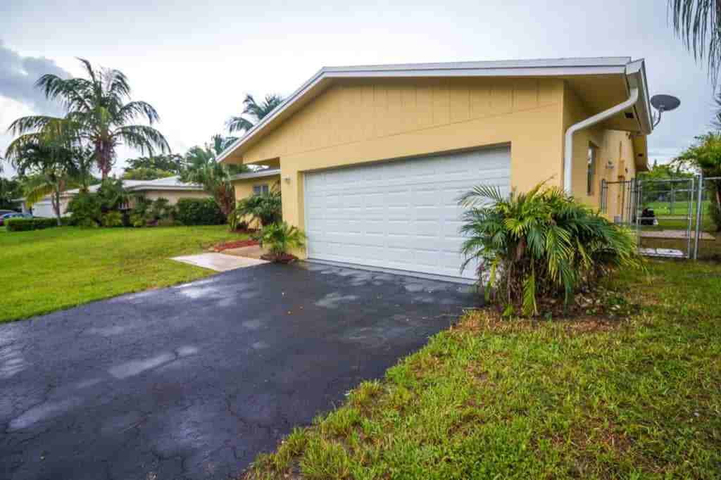 7204 Nw 80th Pl - Photo 3 of 15