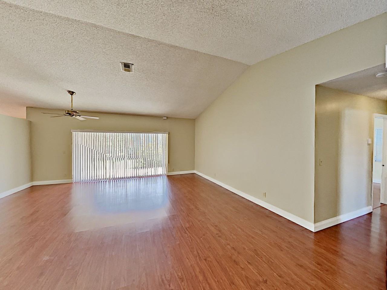450 Oregon Ln - Photo 3 of 19