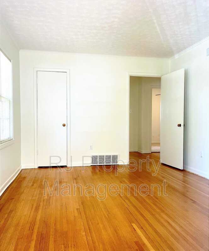 1384 Woodston Rd - Photo 3 of 35