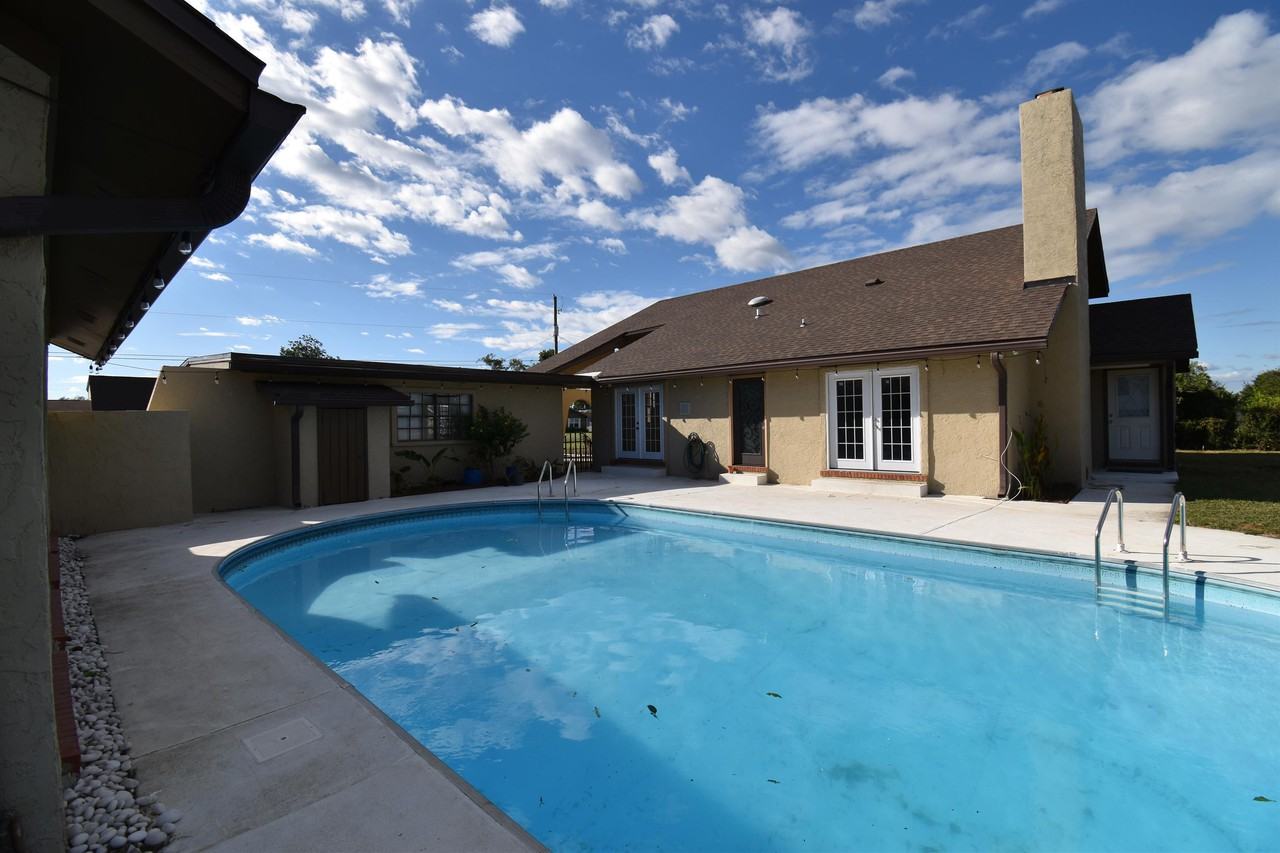 2912 Kingswood Dr #1 - Photo 2 of 49