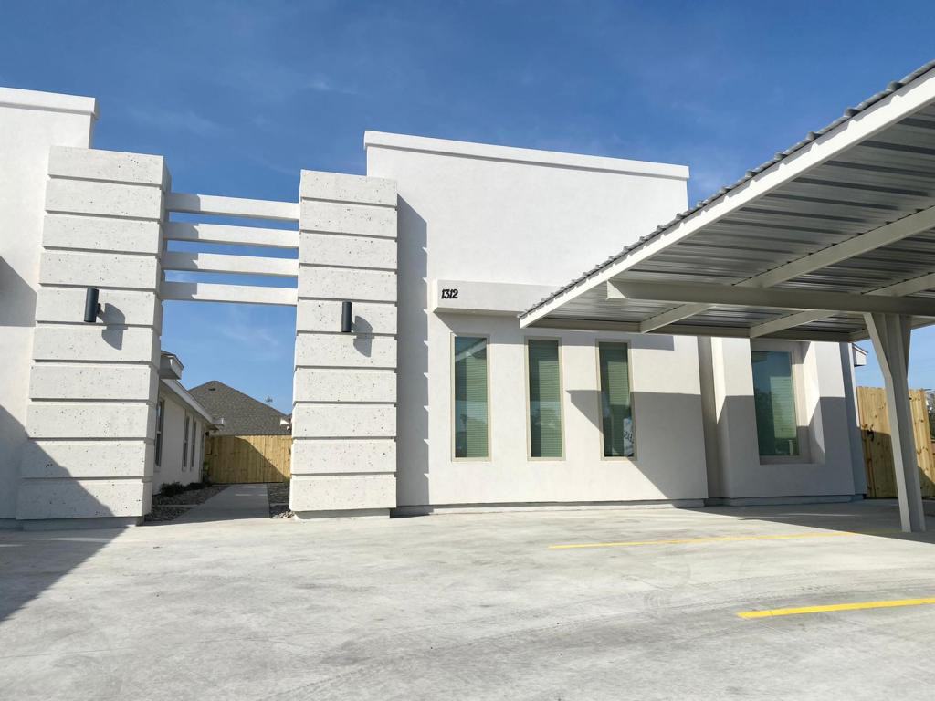 1408 Alta Vista Dr. Ap.t 1 - Photo 3 of 19