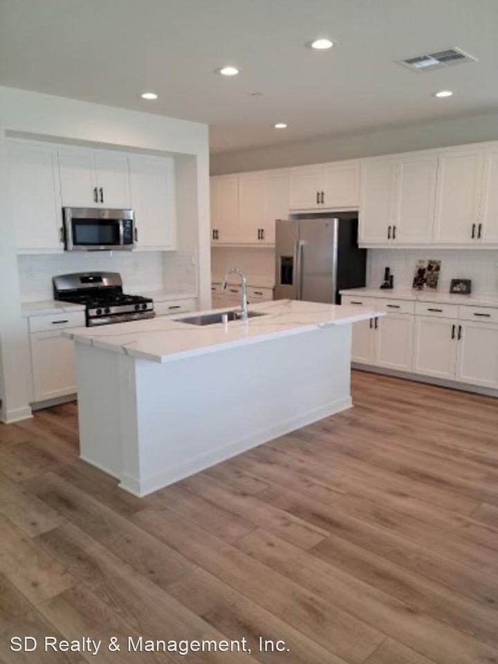 27620 Konyn Ct - Photo 2 of 9