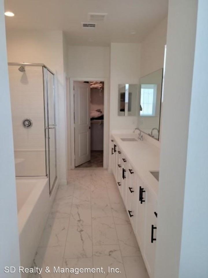 27620 Konyn Ct - Photo 3 of 9