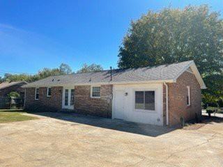 215 Kirby Dr - Photo 2 of 10