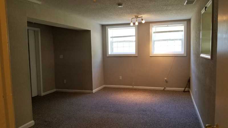 213 S Brittany St - Photo 3 of 14