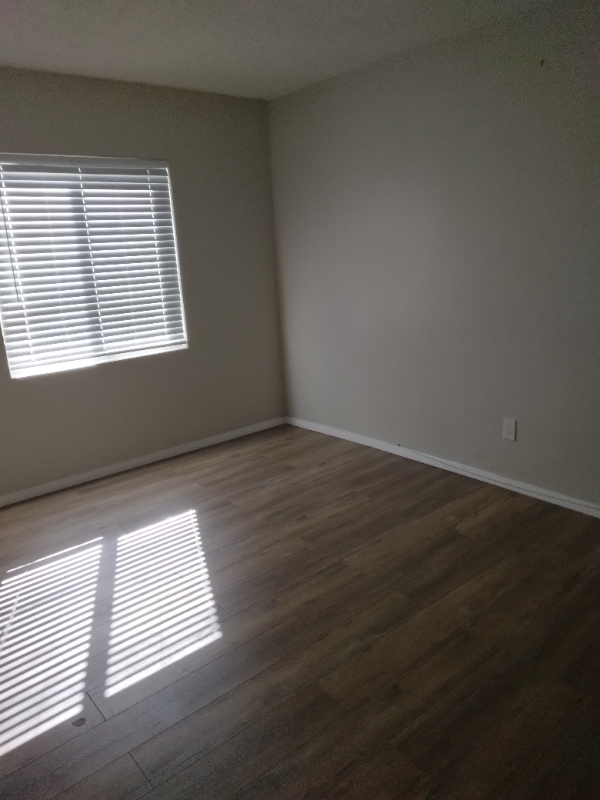 3420 E 67th St #4 - Photo 3 of 4