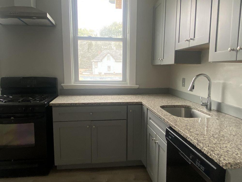 338 Center Ave - Photo 3 of 7