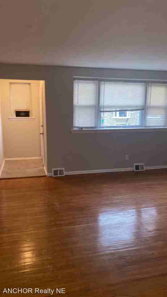 906 E. Durard St. 1st Fl - Photo 3 of 9