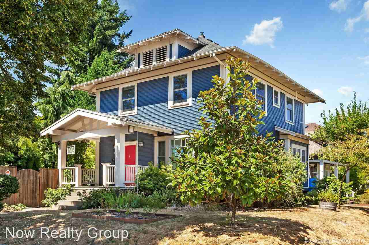 833 Ne Wygant St - Photo 2 of 16