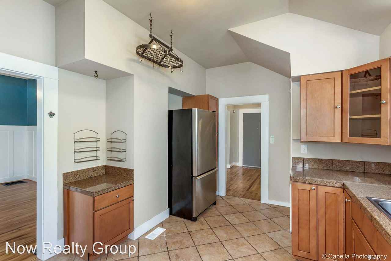 833 Ne Wygant St - Photo 3 of 16